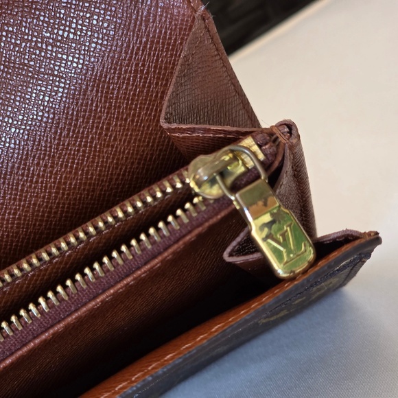 Authentic Louis Vuitton Sarah Long Bifold Wallet - Picture 6 of 12